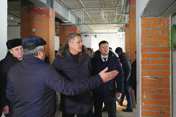 Глава региона Радий Хабиров побывал на стройке хосписа
